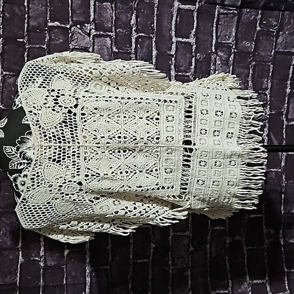 1 2 3 Brand Bohemian Crochet Layering Top with Fringe  size Small /Medium - Picture 4 of 6
